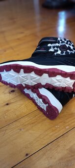 Zimní boty vel .37 ,bunda - 9