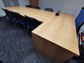 Velký kancelářský stůl kam se vejde  6-7 lidí - 9