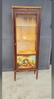Malovaná prosklená komoda - 9