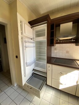 Moderní kuchyňská linka se spotřebiči - 9