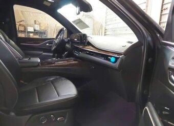 Cadillac Escalade LUXURY 6.2L 4X4 (č.B22) - 9