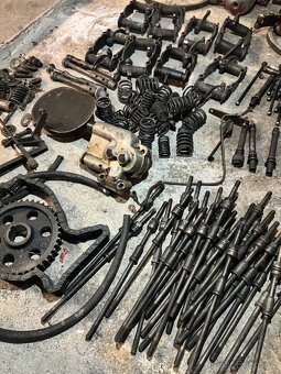 TATRA 603 náhradní díly - 9