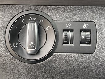 Volkswagen Touran 2.0TDI , 103 kW nafta, 2011 - 9