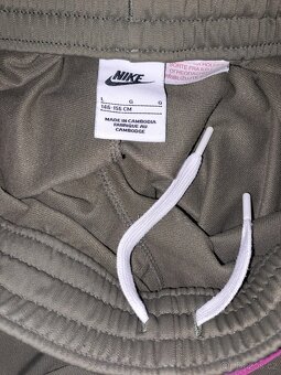 Sportovní souprava NIKE vel. 10-11 let - 9