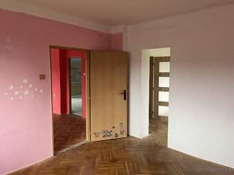 Prodej RD dvě bytové jednotky 3+1 s garáží a sklepem v Potšt - 9