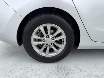 Hyundai i30 1.6 CRDi/81kW Trikolor - 9