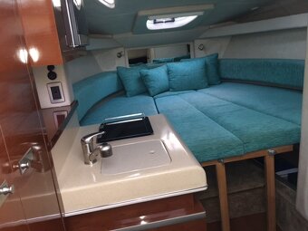 PRODÁM KAJUTOVOU LOĎ Sea Ray 250 SUNDANCER, 350 MPI - 9