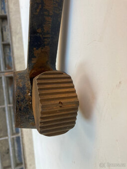 Hasák kloubový velký starý za 600 kč. - 9