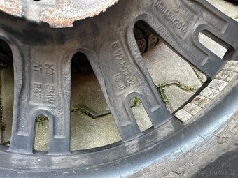 BMW řada 3 M-Paket ALU kola dvojrozměr - 225/45 R18 a 255/40 - 9
