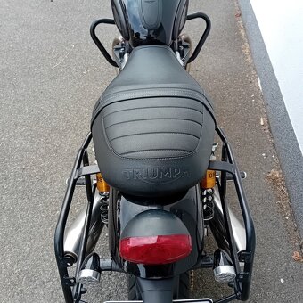Triumph Street Twin 900 - 9