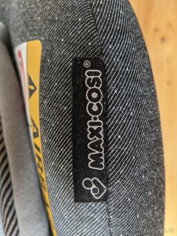 Autosedačka Maxi-Cosi Pebble (0-13 kg) s příslušenstvím - 9