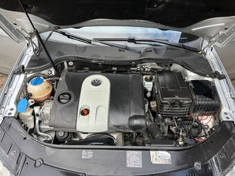 Volkswagen Passat 1.6 FSi - 9