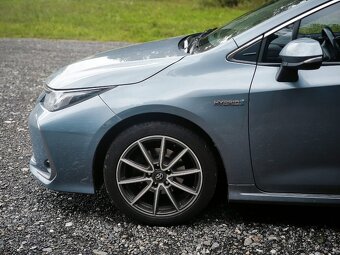 Toyota Corolla 1.8 hybrid, první majitel, rok výroby 2021 - 9