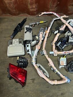 SUBARU Legacy kombi BR - dveře a další díly - 9