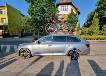 Skoda Superb 1.8 TSI Laurin Klement DSG - 9