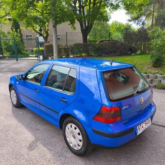 Volkswagen Golf 1.6 benzín, funkční klima, bez koroze - 9