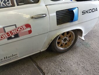 závodní rally Škoda - 9