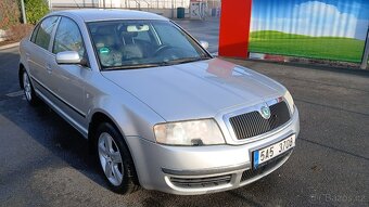 Škoda Superb V6 2.8 2005 krásné vládní auto manuál 142kW - 9