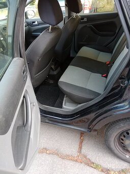 Prodám Ford Focus kombi 1.6 74 kW - 9