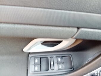 Škoda Roomster 1.6 beznín, 77kW, automat 8/2009 TOP STAV - 9
