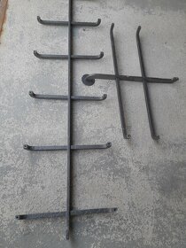 Funkcionalistická mříž na vstupní dveře a na malé okno - 9