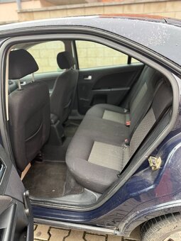 Ford Mondeo 1.8i - 9