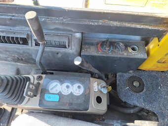 KOMATSU PC 50 MR - 2 - 9