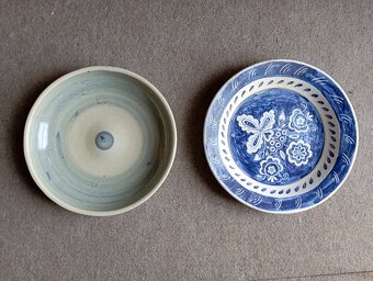 Moravské malované talíře a další keramika a procelán - 9