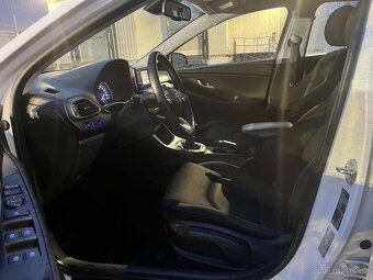 Hyundai i30 kombi / 1.6crdi / 2017 - 9