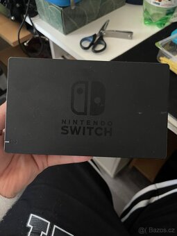Nintendo switch + 3 hry+ 1x ovladač + obal - 9