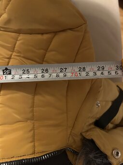 Prodám zimní dámskou bundu (žluto-zlatou lesklou) - 9