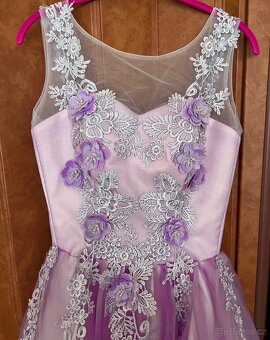 Maturitní/plesové šaty světle fialové - 9