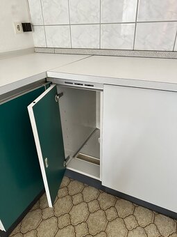 Retro zelená kuchyňská linka - 9