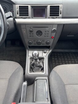 Opel Signum 2.2 DTI 16V 92kW CZ - 9