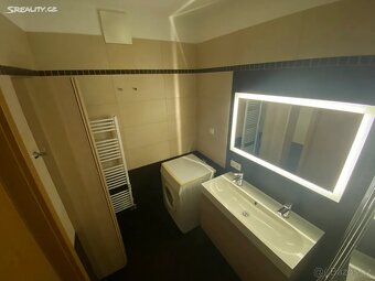 Pronájem bytu 2+kk 72 m² Praha, Na Slatince s garážovým stan - 9