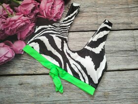 Dámské černobílé plavky s zeleným vázáním - 9