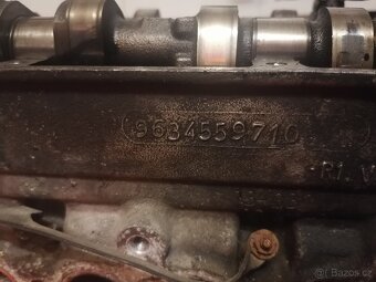 Hlava válce motoru a kryt valce 2,2 hdi Peugeot a Citroën - 9