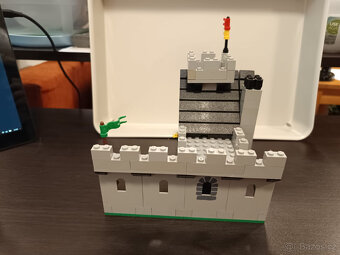 LEGO Castle 6067 Guarded Inn - 9