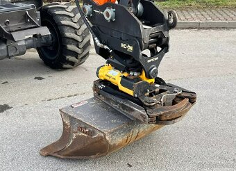 Kolový bagr Doosan DX57W ROTOTILT - 9
