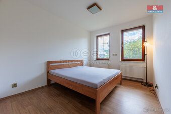 Prodej rodinného domu, 221 m², Nová Role, ul. Mezirolí - 9