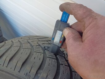 Alu kola Škoda 5x112, obuté zimní 215/60/16 99H ET37 Falken - 9