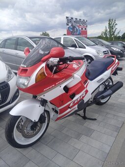 Honda  CBR 1000F - 9