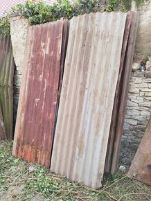 Rozebraná plechová kůlna - 9