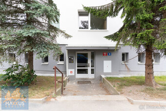 Světlý byt 1+kk, 30,4 m² + sklep, v osobním vlastnictví, Pra - 9