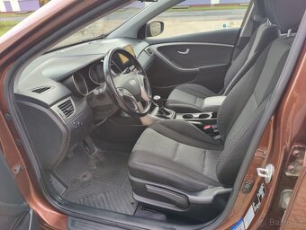 Hyundai i30 1,6 CW Trikolor + pneu - 9