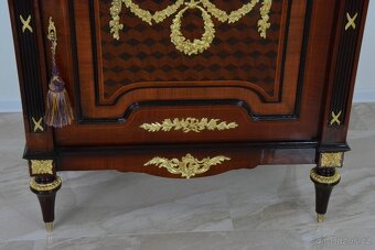 Zámecká intarzovaná komoda zdobená bronzem 120 cm - 9