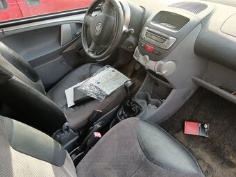 Aygo. 1.0 i Clima, 5x dveře, alu kola, EXPORT - 9