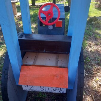 Dřevěný zahradní traktor - 9