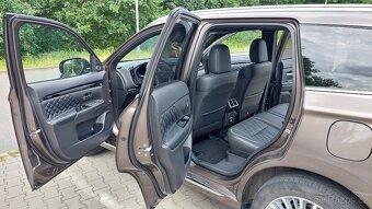 MITSUBISHI OUTLANDER 2.4 PHEV 4x4-2019-45600KM - 9