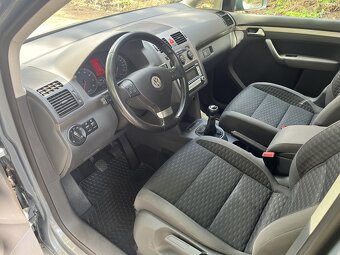 Volkswagen Touran 1.4tsi, naj 106 tis. km, vyhř. sedačky. - 9
